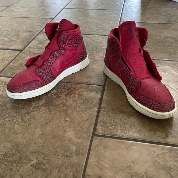 womens size 7 red jordan 1 - Picture 3 of 8